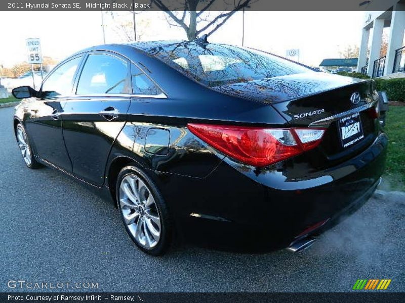 Midnight Black / Black 2011 Hyundai Sonata SE