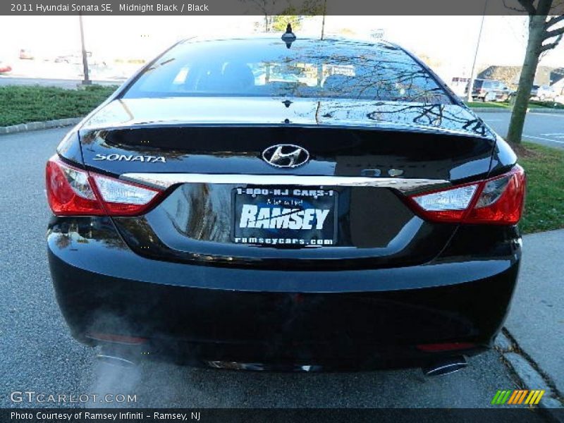 Midnight Black / Black 2011 Hyundai Sonata SE