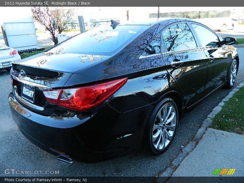 Midnight Black / Black 2011 Hyundai Sonata SE