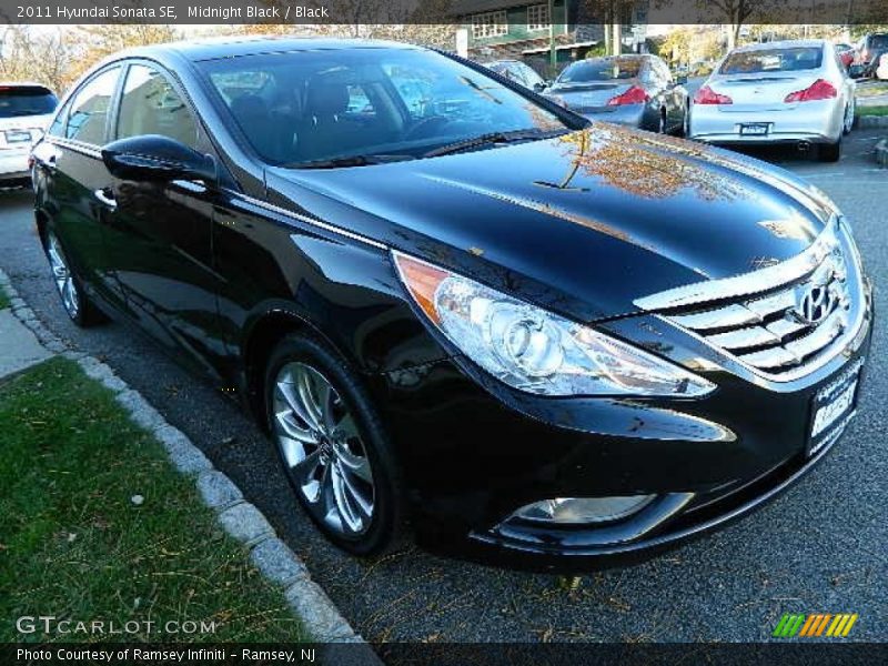 Midnight Black / Black 2011 Hyundai Sonata SE
