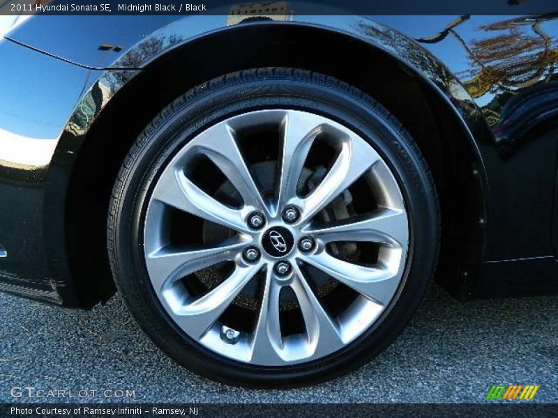 Midnight Black / Black 2011 Hyundai Sonata SE