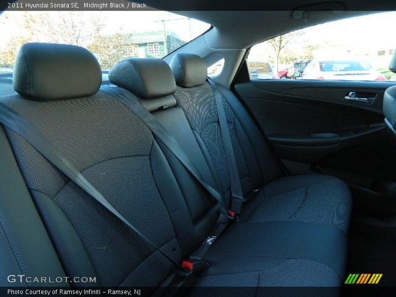 Midnight Black / Black 2011 Hyundai Sonata SE