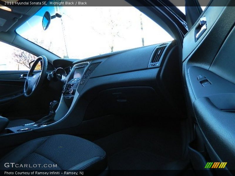 Midnight Black / Black 2011 Hyundai Sonata SE
