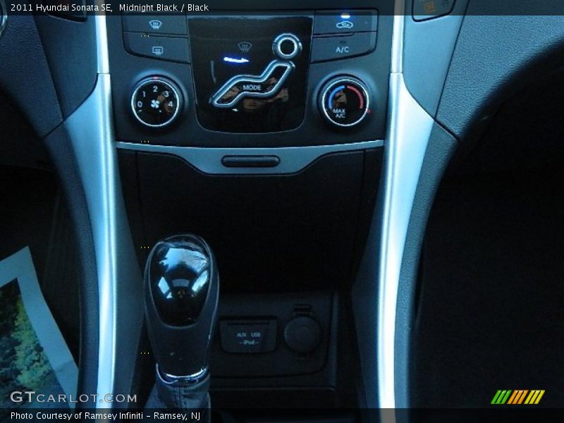 Midnight Black / Black 2011 Hyundai Sonata SE