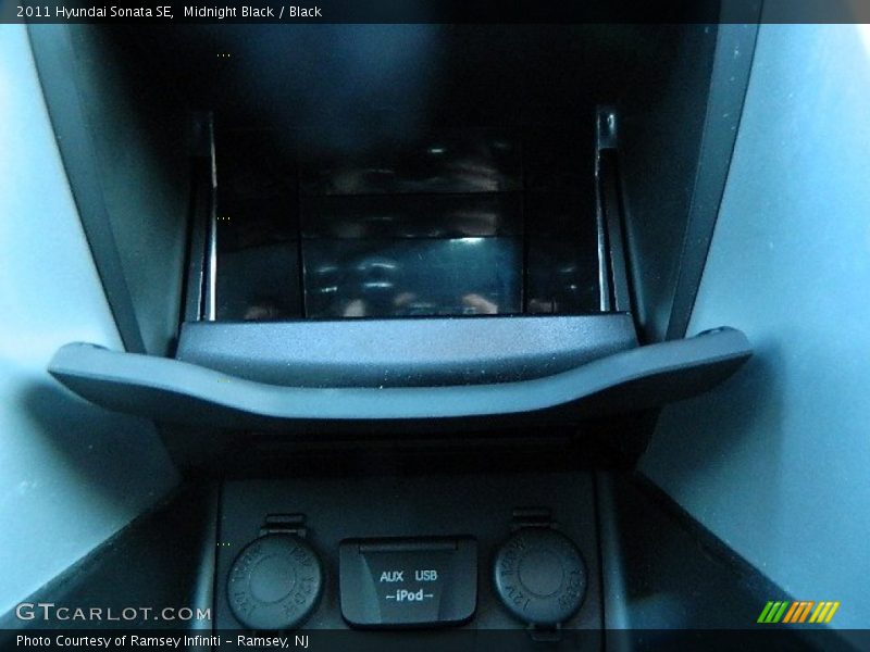 Midnight Black / Black 2011 Hyundai Sonata SE