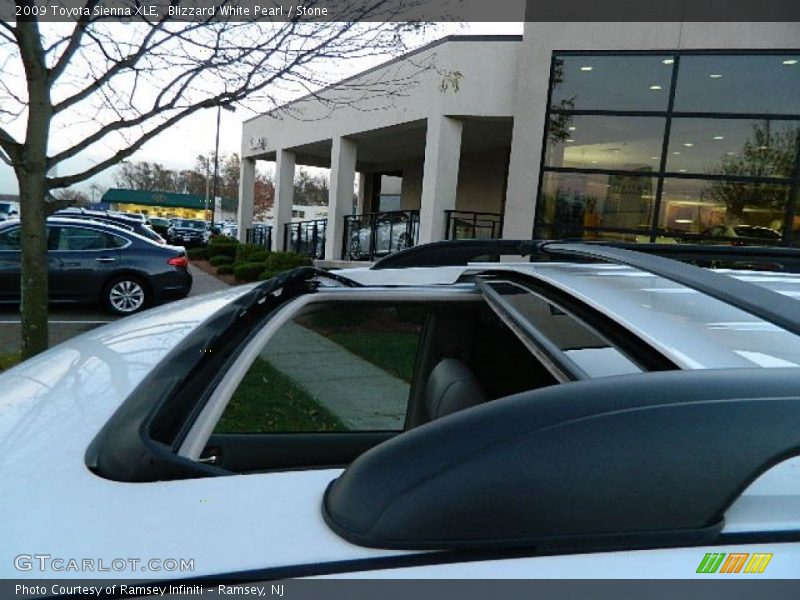 Blizzard White Pearl / Stone 2009 Toyota Sienna XLE