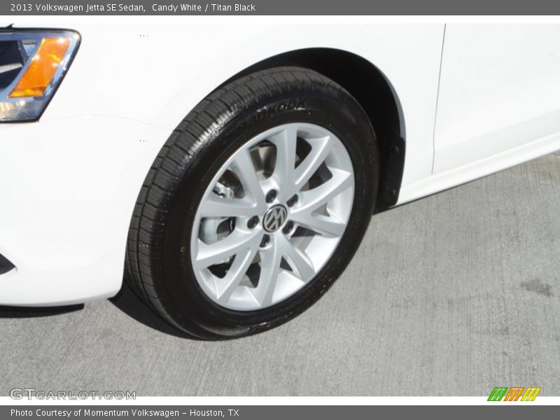 Candy White / Titan Black 2013 Volkswagen Jetta SE Sedan