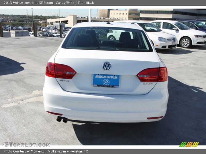 Candy White / Titan Black 2013 Volkswagen Jetta SE Sedan