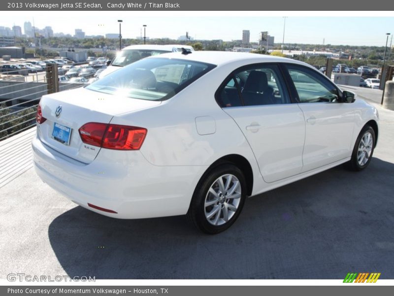 Candy White / Titan Black 2013 Volkswagen Jetta SE Sedan