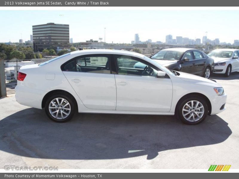 Candy White / Titan Black 2013 Volkswagen Jetta SE Sedan