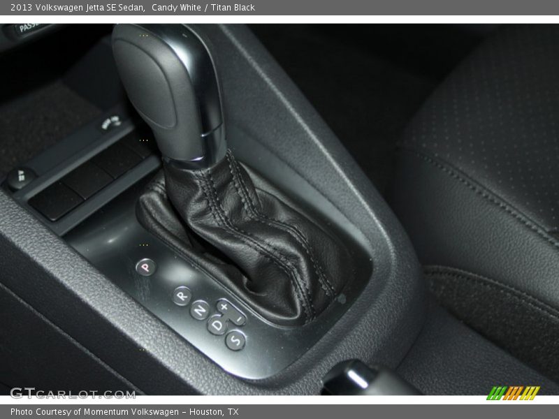 Candy White / Titan Black 2013 Volkswagen Jetta SE Sedan