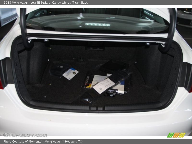 Candy White / Titan Black 2013 Volkswagen Jetta SE Sedan