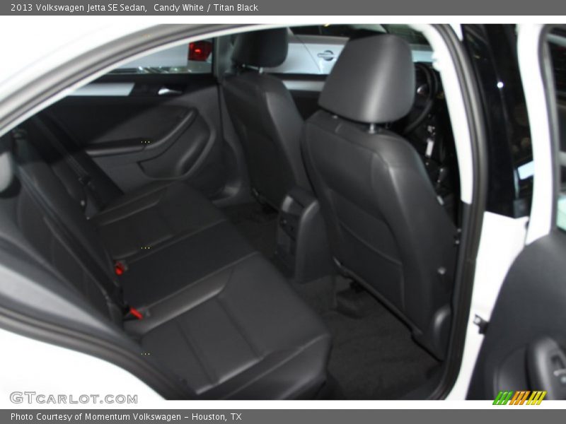 Candy White / Titan Black 2013 Volkswagen Jetta SE Sedan