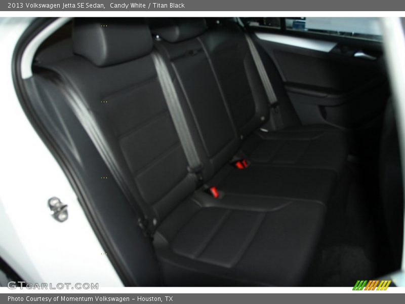 Candy White / Titan Black 2013 Volkswagen Jetta SE Sedan