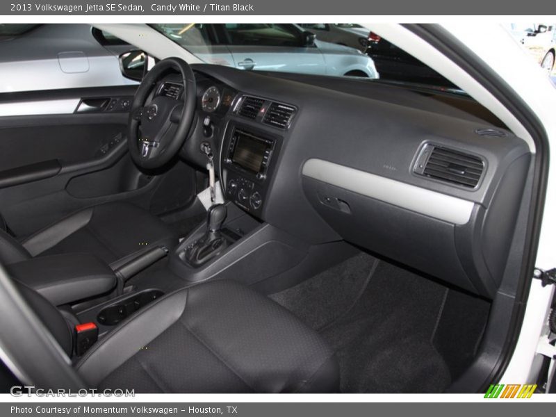 Candy White / Titan Black 2013 Volkswagen Jetta SE Sedan