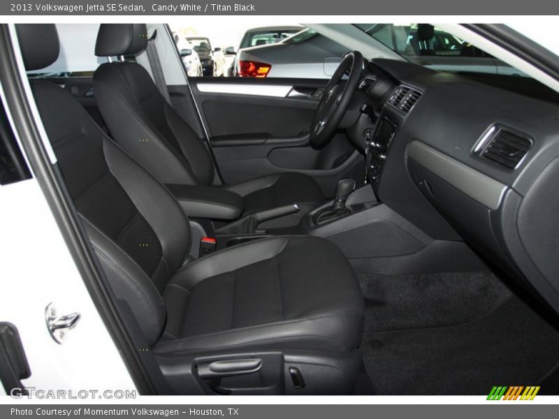 Candy White / Titan Black 2013 Volkswagen Jetta SE Sedan