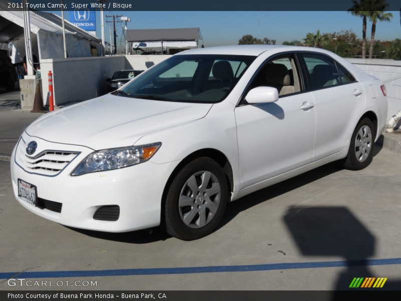 Super White / Bisque 2011 Toyota Camry