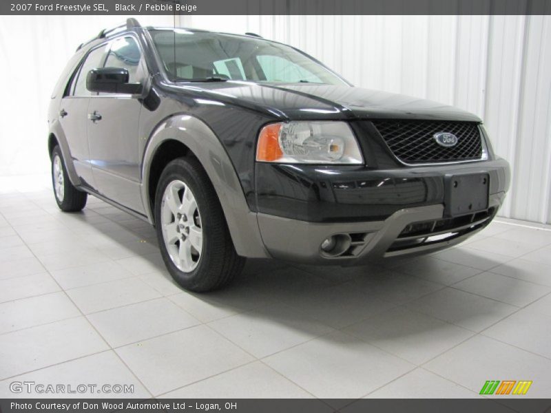 Black / Pebble Beige 2007 Ford Freestyle SEL