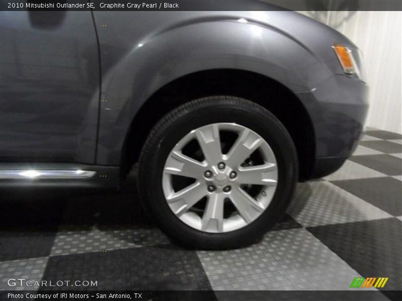 Graphite Gray Pearl / Black 2010 Mitsubishi Outlander SE