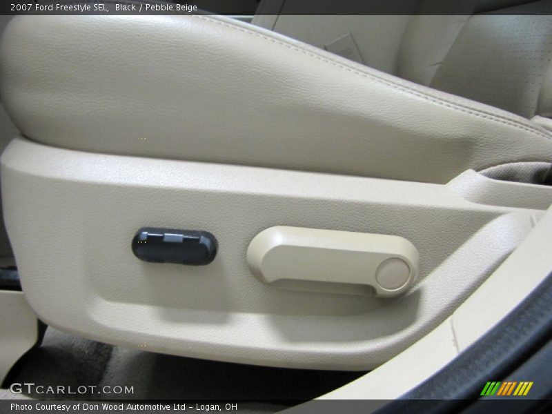 Black / Pebble Beige 2007 Ford Freestyle SEL
