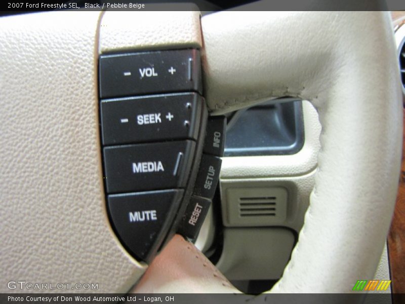 Black / Pebble Beige 2007 Ford Freestyle SEL