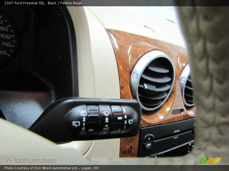 Black / Pebble Beige 2007 Ford Freestyle SEL