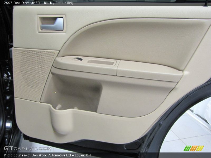 Black / Pebble Beige 2007 Ford Freestyle SEL