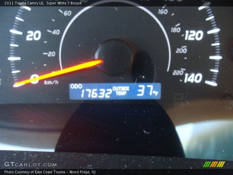 Super White / Bisque 2011 Toyota Camry LE