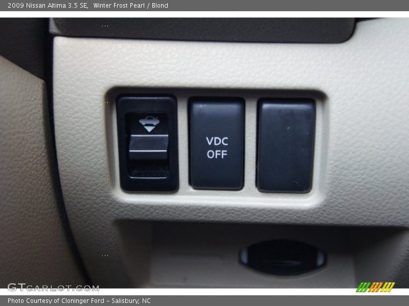 Winter Frost Pearl / Blond 2009 Nissan Altima 3.5 SE