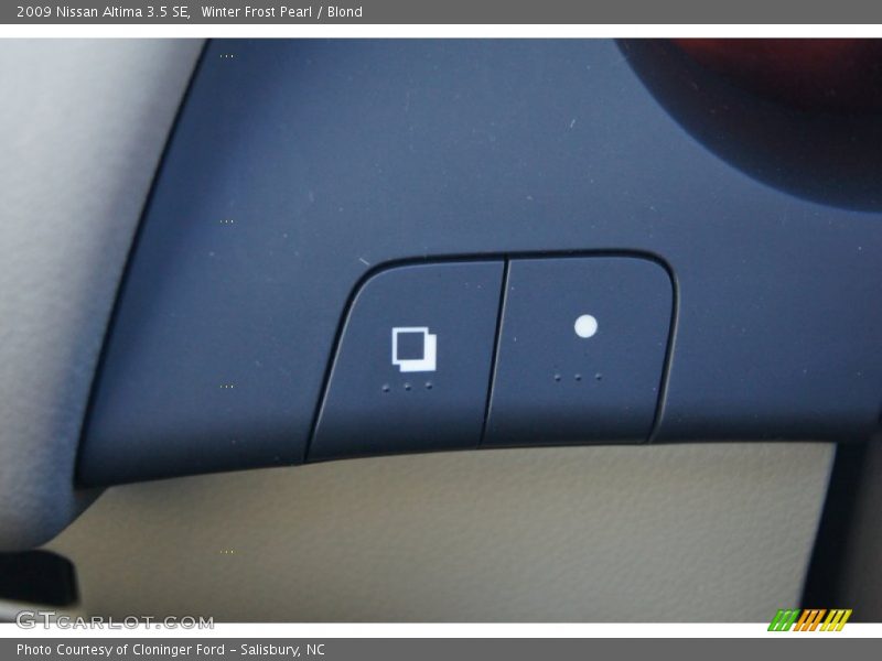 Winter Frost Pearl / Blond 2009 Nissan Altima 3.5 SE