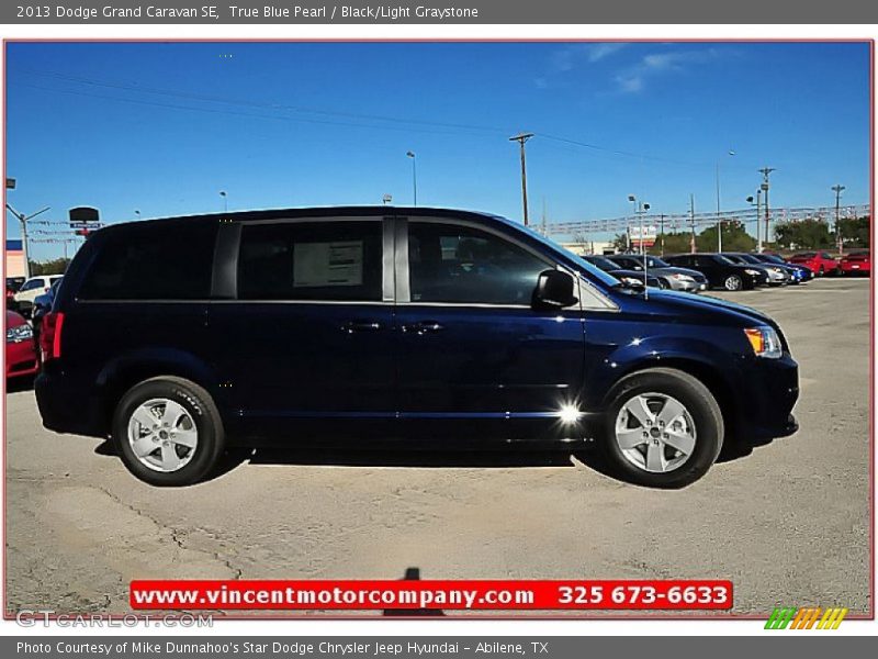 True Blue Pearl / Black/Light Graystone 2013 Dodge Grand Caravan SE