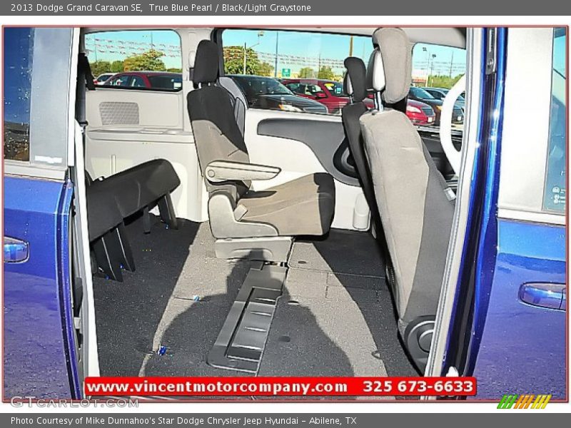 True Blue Pearl / Black/Light Graystone 2013 Dodge Grand Caravan SE