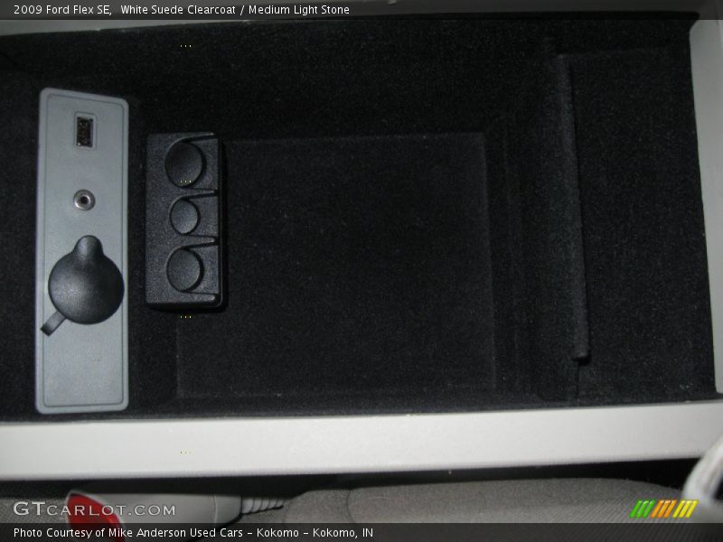 White Suede Clearcoat / Medium Light Stone 2009 Ford Flex SE