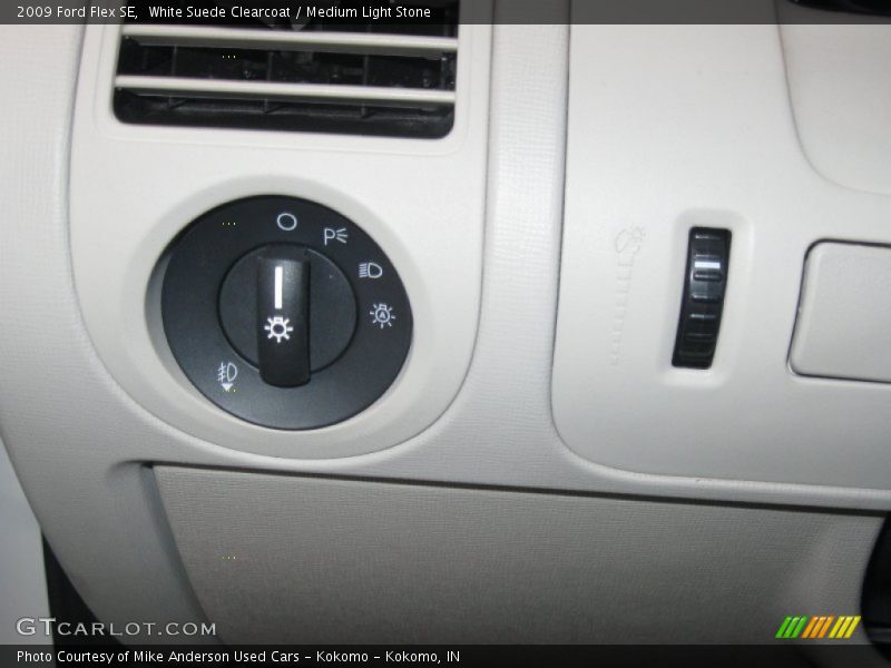 White Suede Clearcoat / Medium Light Stone 2009 Ford Flex SE