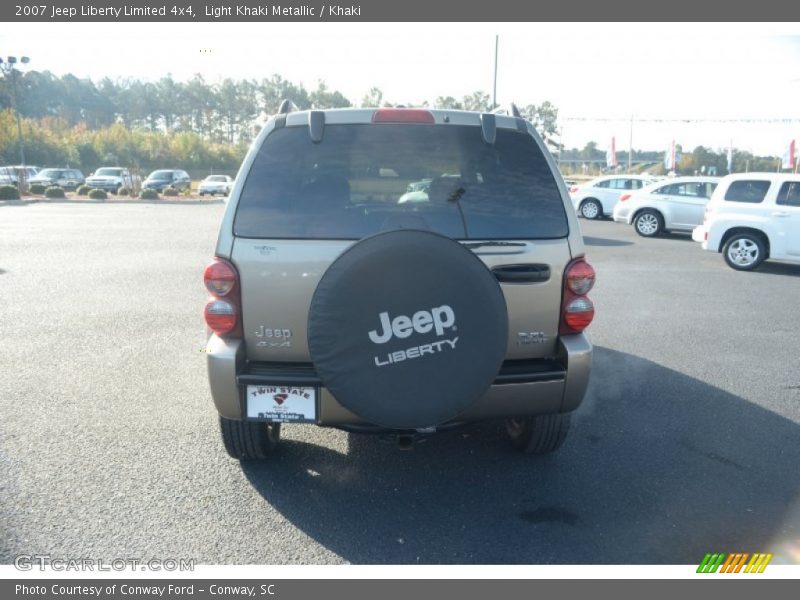 Light Khaki Metallic / Khaki 2007 Jeep Liberty Limited 4x4