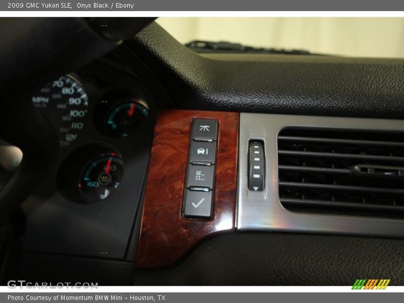 Onyx Black / Ebony 2009 GMC Yukon SLE