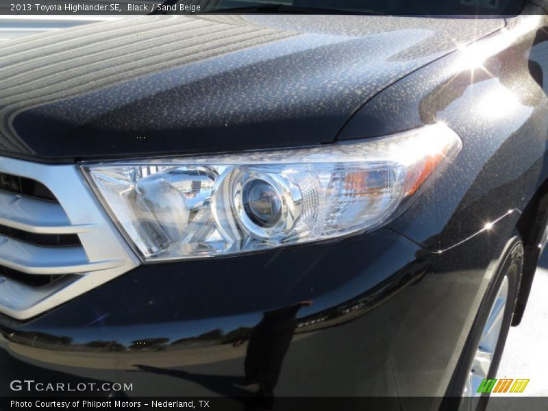 Black / Sand Beige 2013 Toyota Highlander SE