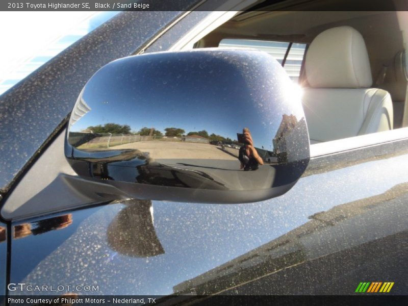 Black / Sand Beige 2013 Toyota Highlander SE