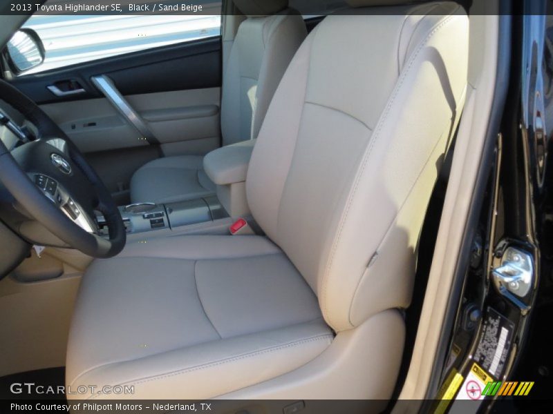 Black / Sand Beige 2013 Toyota Highlander SE