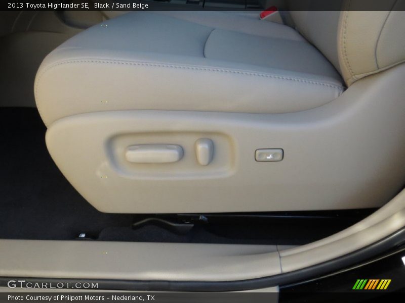 Black / Sand Beige 2013 Toyota Highlander SE