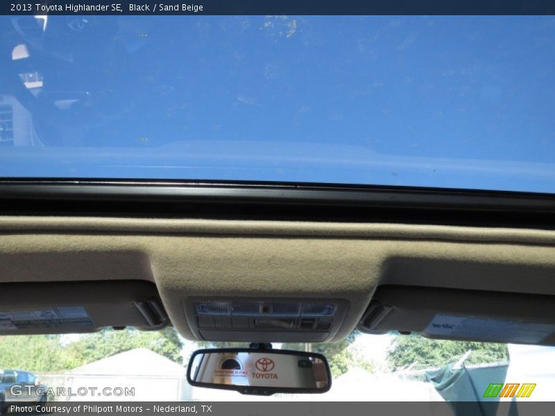 Black / Sand Beige 2013 Toyota Highlander SE