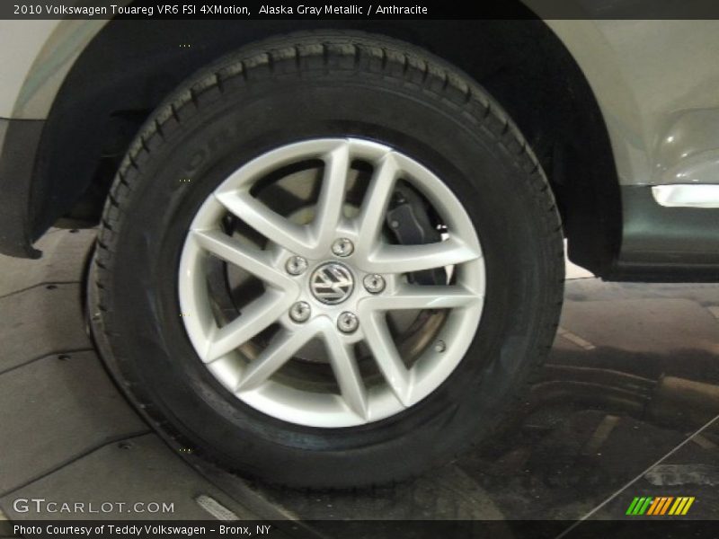 Alaska Gray Metallic / Anthracite 2010 Volkswagen Touareg VR6 FSI 4XMotion