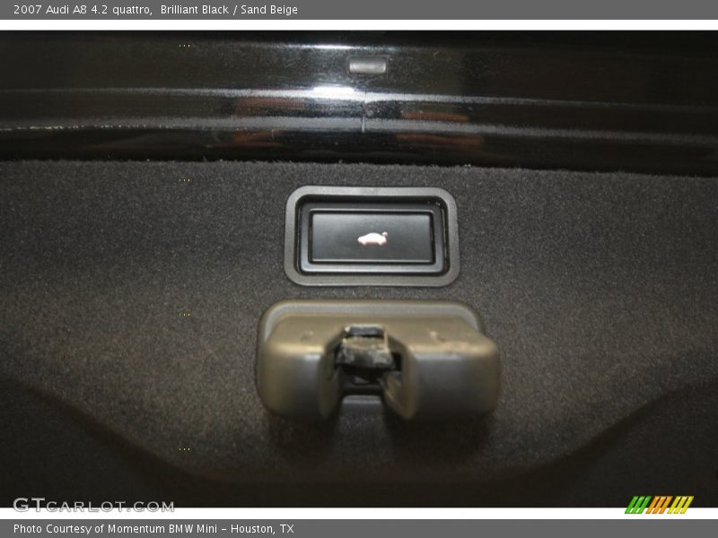 Brilliant Black / Sand Beige 2007 Audi A8 4.2 quattro