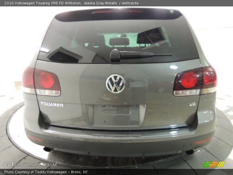 Alaska Gray Metallic / Anthracite 2010 Volkswagen Touareg VR6 FSI 4XMotion