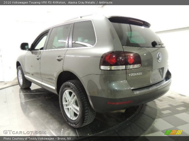 Alaska Gray Metallic / Anthracite 2010 Volkswagen Touareg VR6 FSI 4XMotion