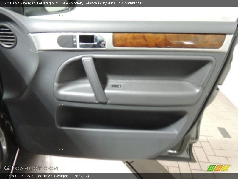 Alaska Gray Metallic / Anthracite 2010 Volkswagen Touareg VR6 FSI 4XMotion