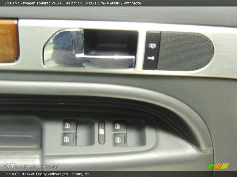 Alaska Gray Metallic / Anthracite 2010 Volkswagen Touareg VR6 FSI 4XMotion