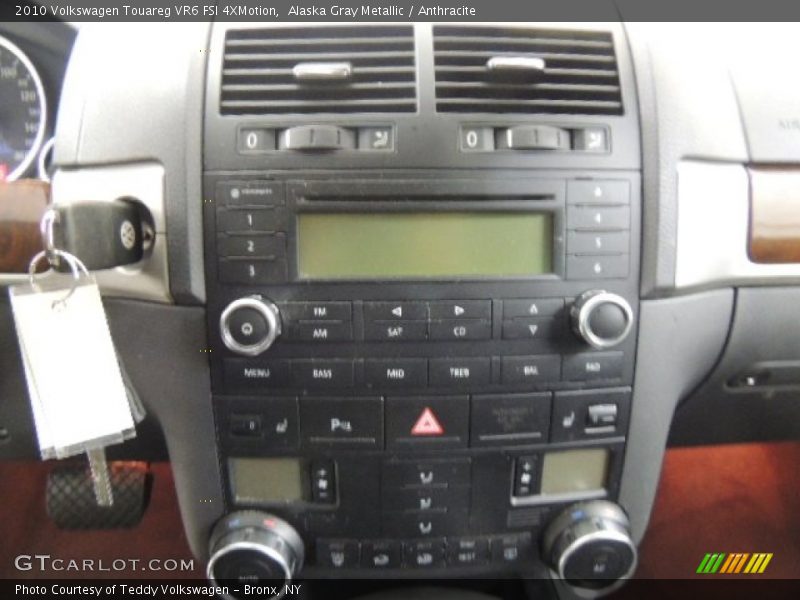 Alaska Gray Metallic / Anthracite 2010 Volkswagen Touareg VR6 FSI 4XMotion