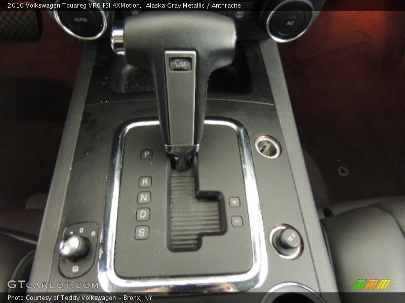 Alaska Gray Metallic / Anthracite 2010 Volkswagen Touareg VR6 FSI 4XMotion