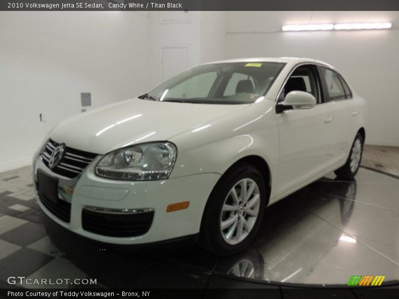 Candy White / Titan Black 2010 Volkswagen Jetta SE Sedan